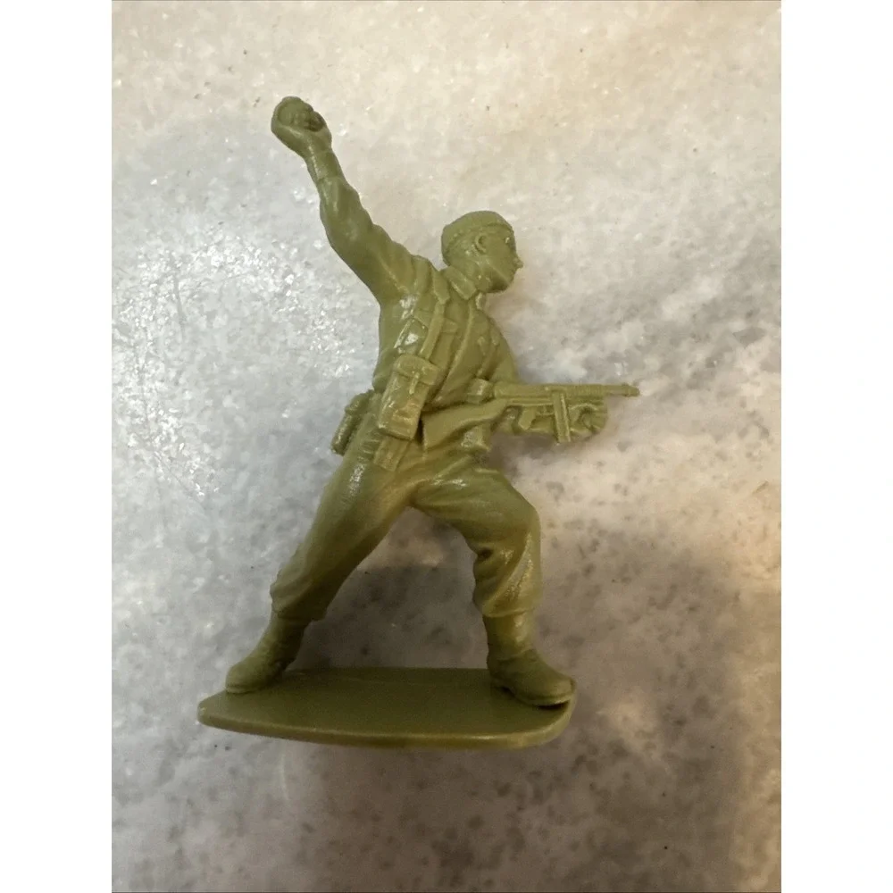 Vintage Green 54mm Toy‎ Soldiers Set Of 11